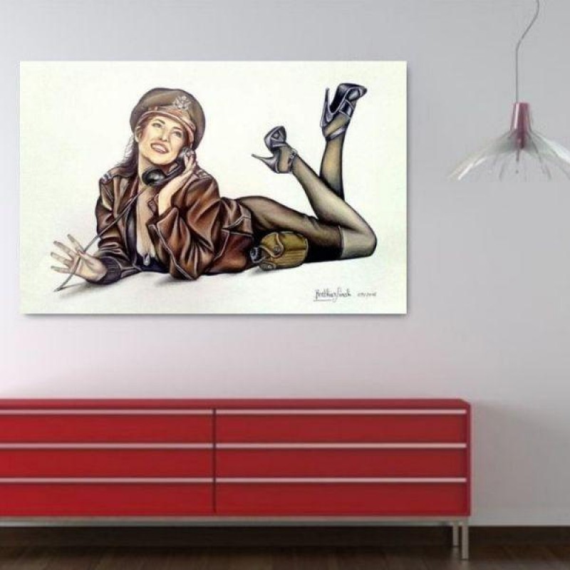 Femme militaire vint...